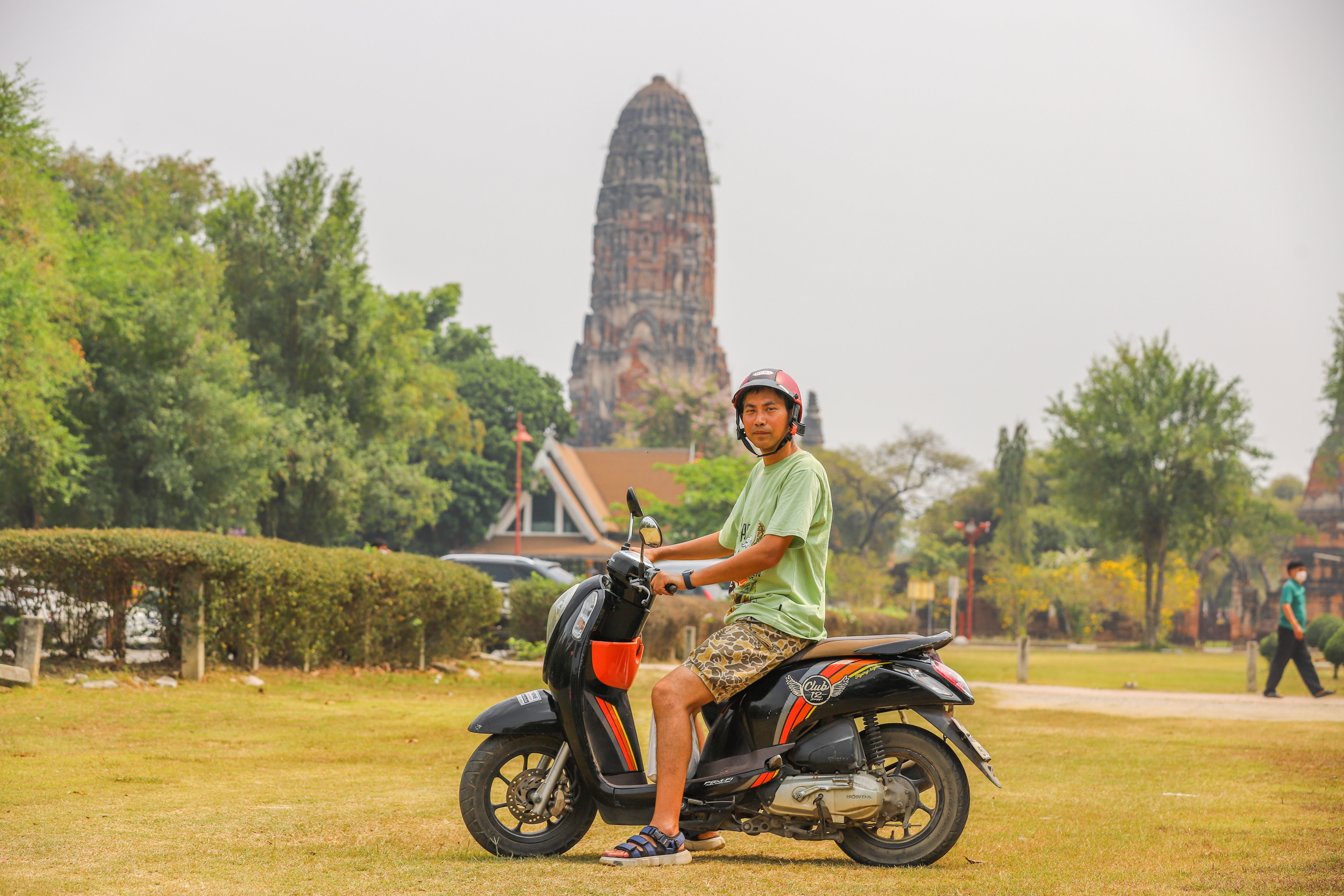 骑摩托车是探索泰国大城府的绝佳方式，租用详细攻略来了