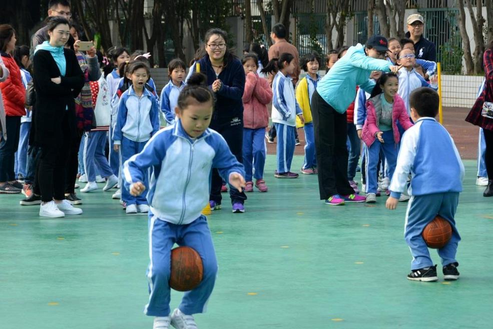 体育课自制体育器材,体育课有趣的体育器材