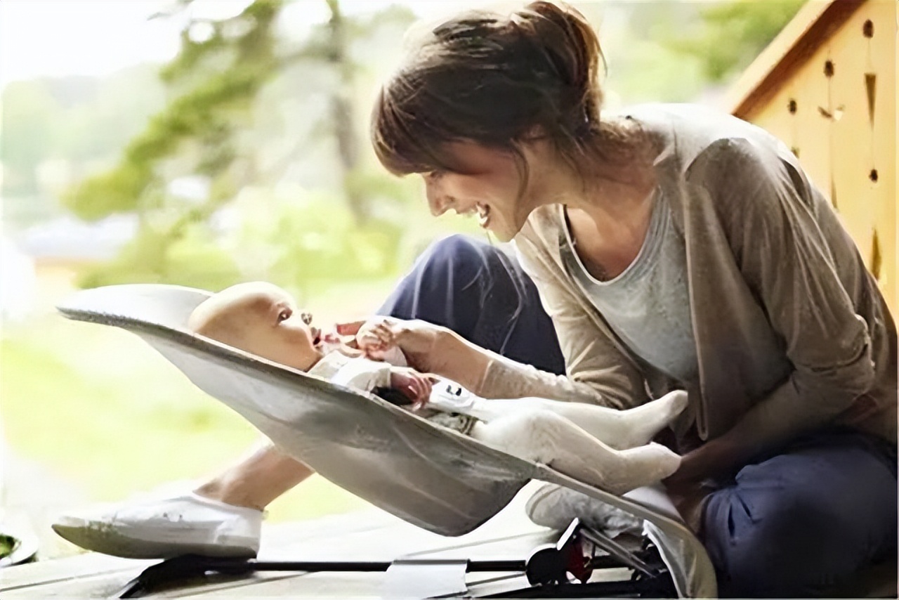 0-3个月宝宝哭闹需要抱起来安抚吗,宝宝哭闹千万不要这样哄