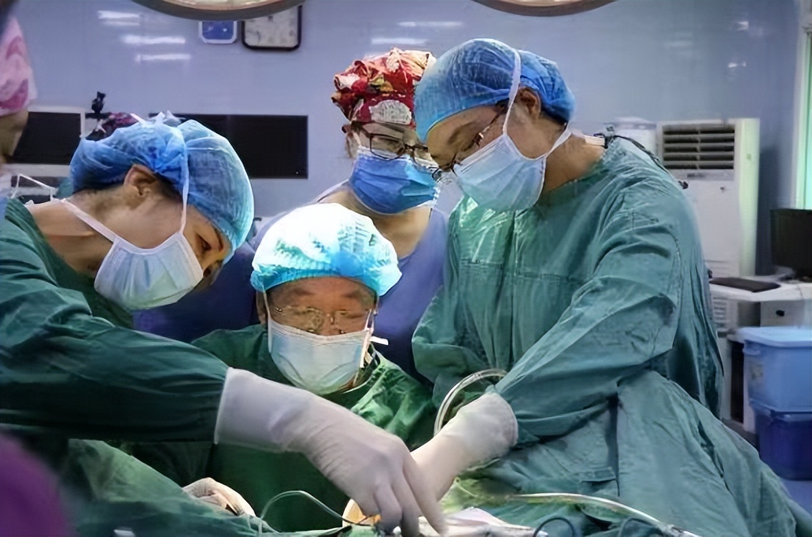 女性大笑就漏尿是什么病,女人大笑漏尿什么情况