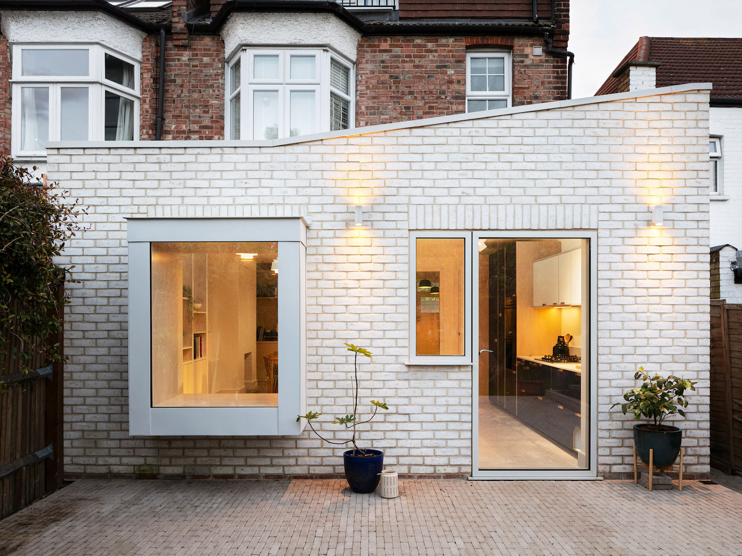 浼︽暒璞崕浣忓畢椤跺眰鍏瘬,浼︽暒鐜颁唬璞畢鍏瘬