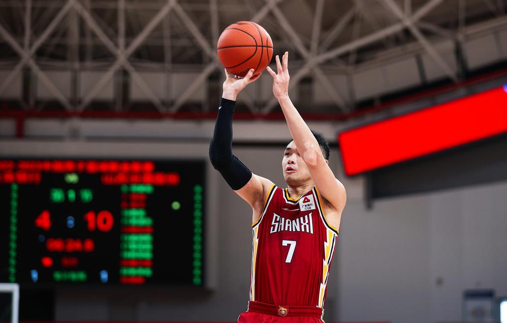 狂飙37分4板3抢断,狂飙11记三分