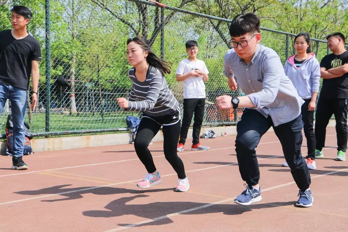学校以体测为由不发毕业证,大学生体测不合格不给毕业证