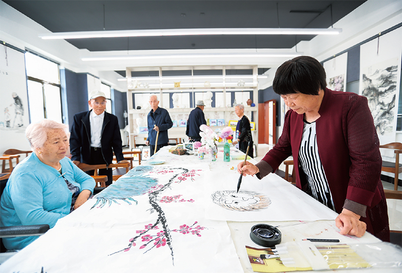 实现全体老年人享有基本养老服务,推动实现全体老年人享有什么服务