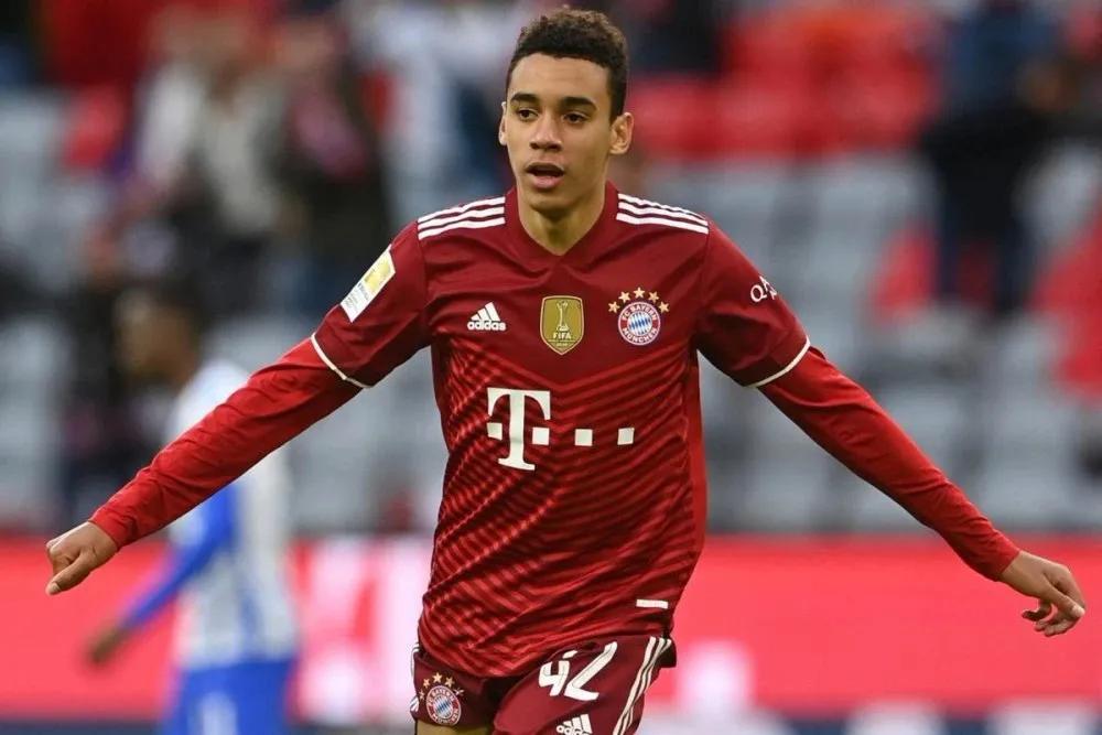 凌晨转会：一天8动态曼联有意巴尔韦德皇马追穆西亚拉尤文卖波巴