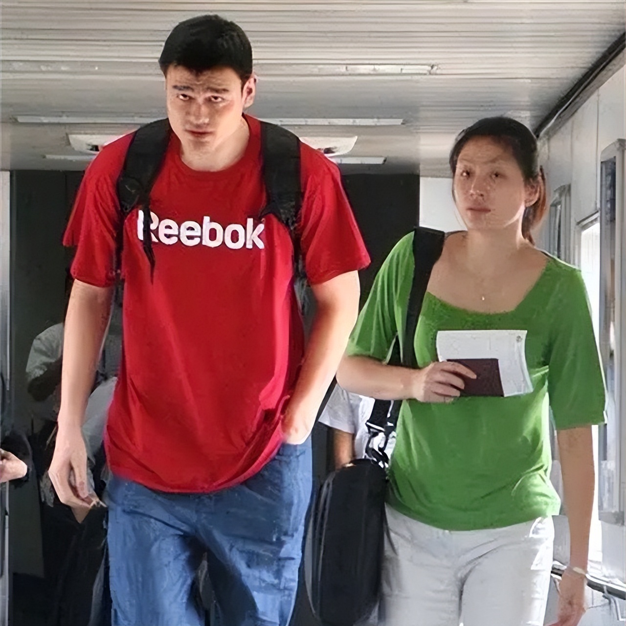 姚明和妻子叶莉的恩爱秘诀是什么,姚明和妻子的爱情故事