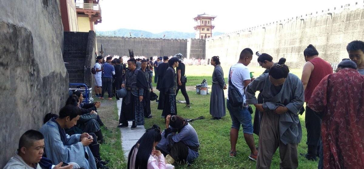 横店群演泛滥视频,横店群演大妈真实生活