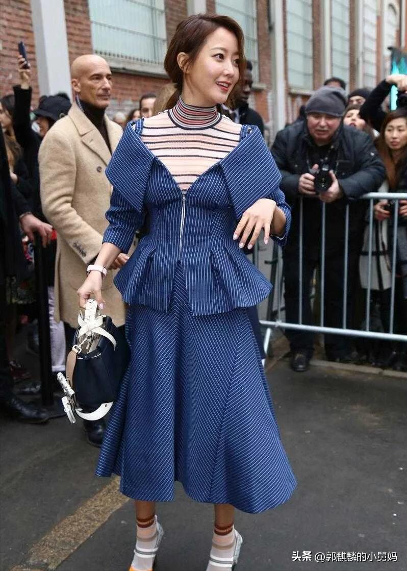 韩国美女金喜善的脸型,金喜善的穿着打扮