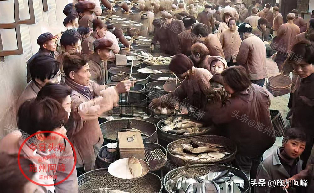 农民推独轮车买肥料,农村80年代农具照片真实照片