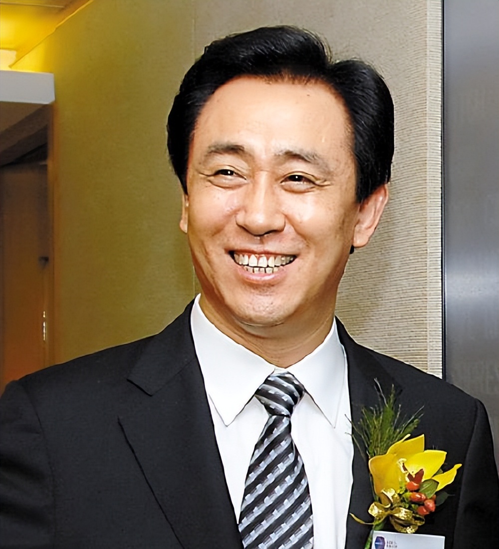 许家印第一代地产首富,许家印草根变富豪度过三次危机