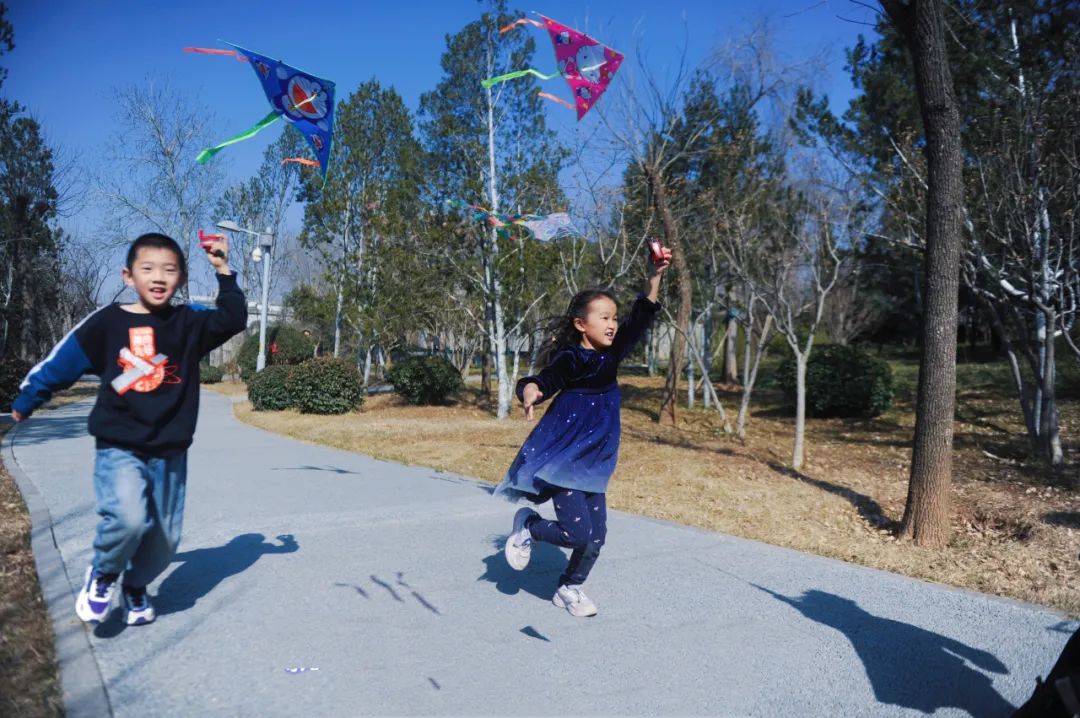 春天的天空是属于风筝的，快收藏济南这些放风筝的好地方！
