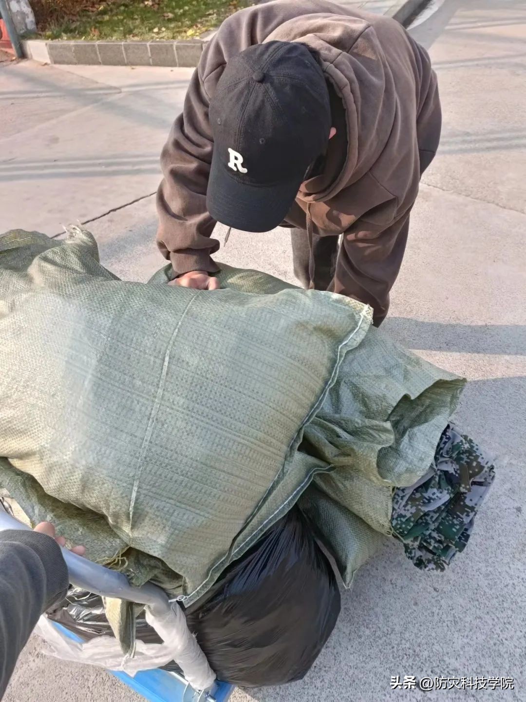 闲置衣服上门回收各种闲置旧衣服,旧衣回收联系电话