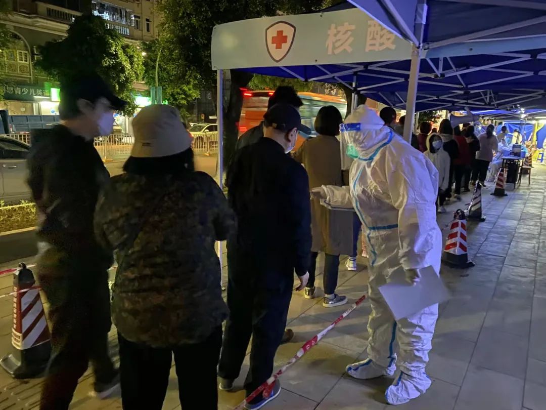 抗疫必胜向一线抗疫工作者致敬,疫情防控他们默默坚守