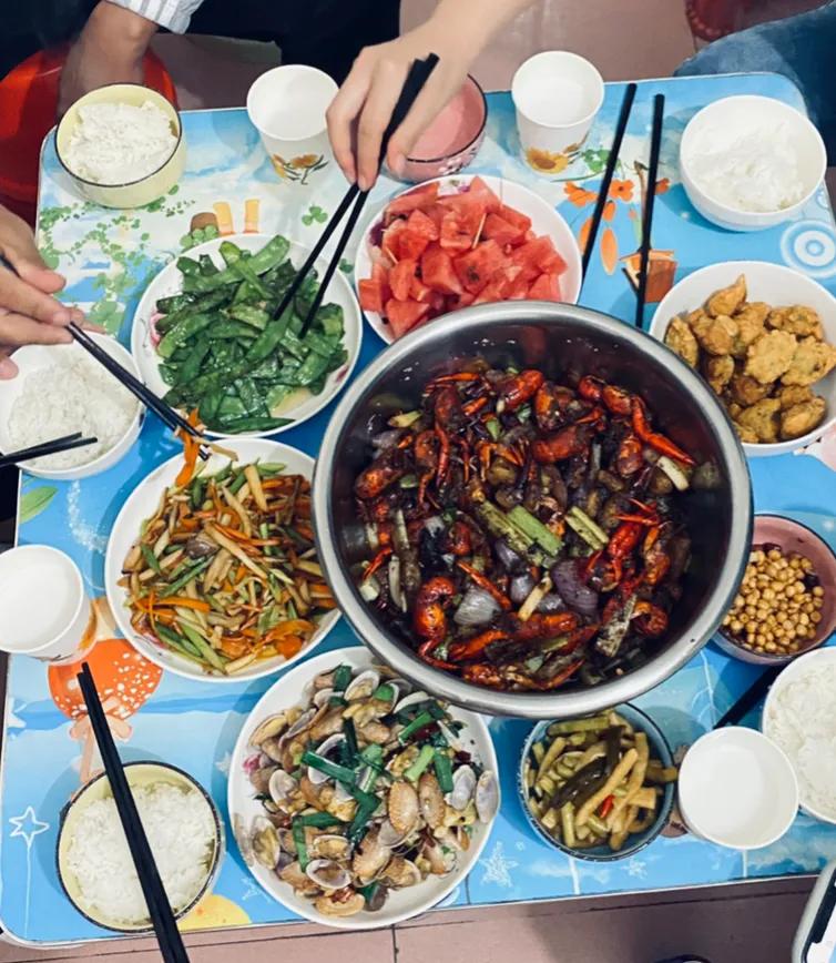 吃完海鲜全身痛,吃完海鲜后腹痛死亡