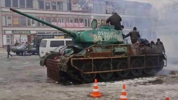 德军缴获莫辛纳甘,俄军战场缴获mg42