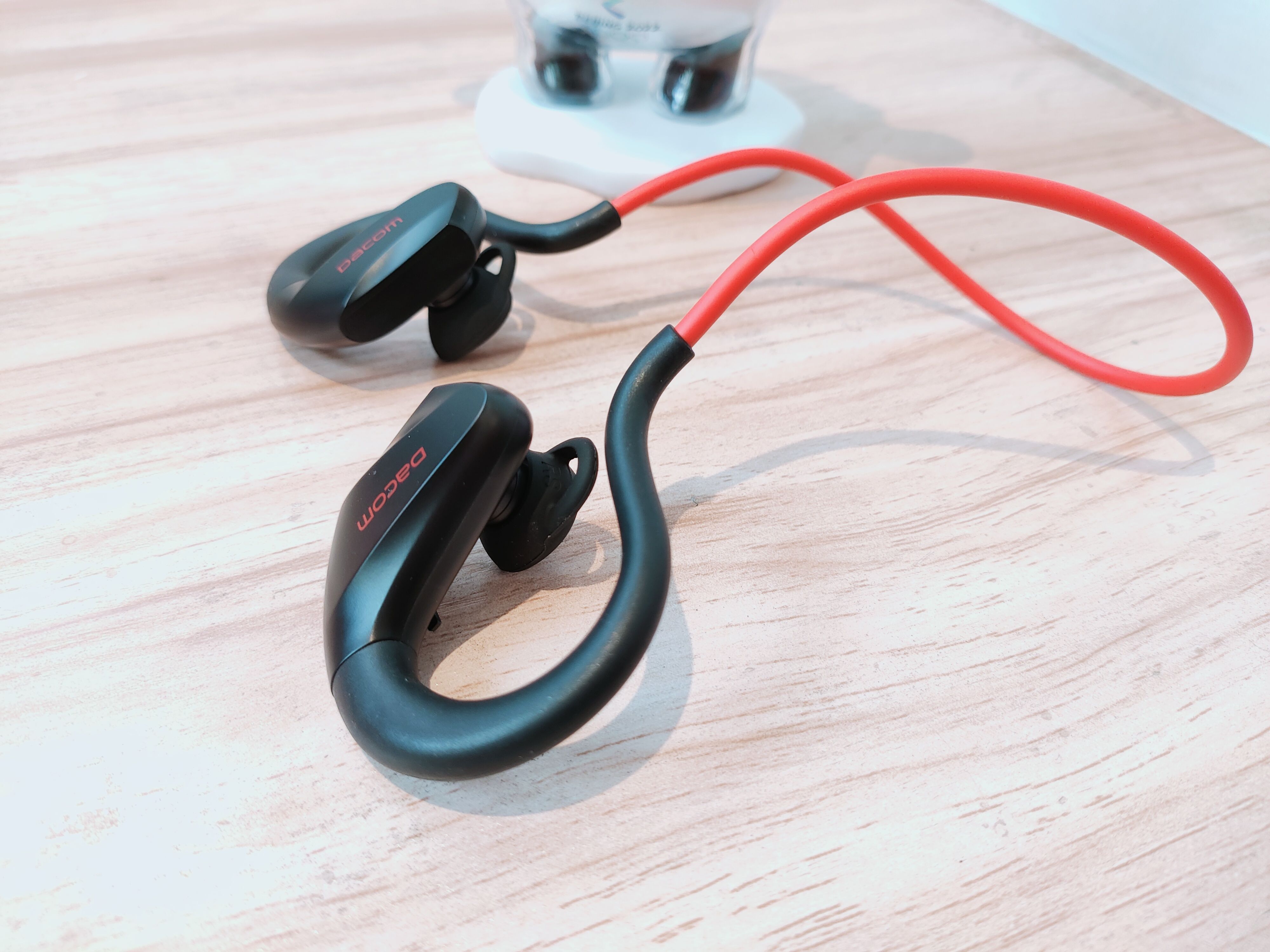 气传导与骨传导完美结合的耳机,气传导和骨传导耳机哪个不漏音