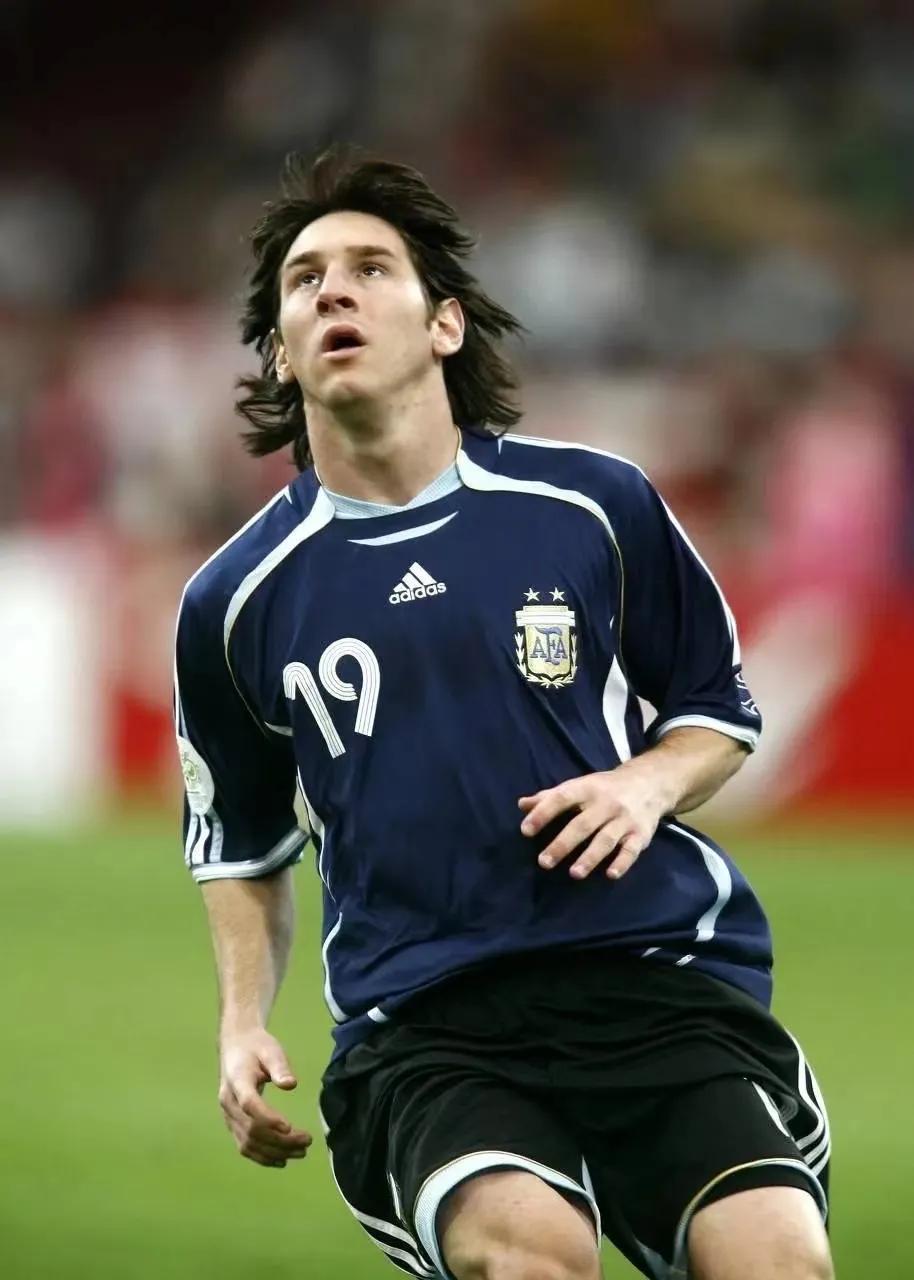 阿根廷夺冠梅西捧起大力神杯,阿根廷夺冠梅西拿大力神杯原声