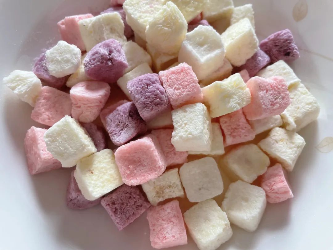 四种包装简陋却很好吃的零食,包装丑但是巨好吃的零食推荐