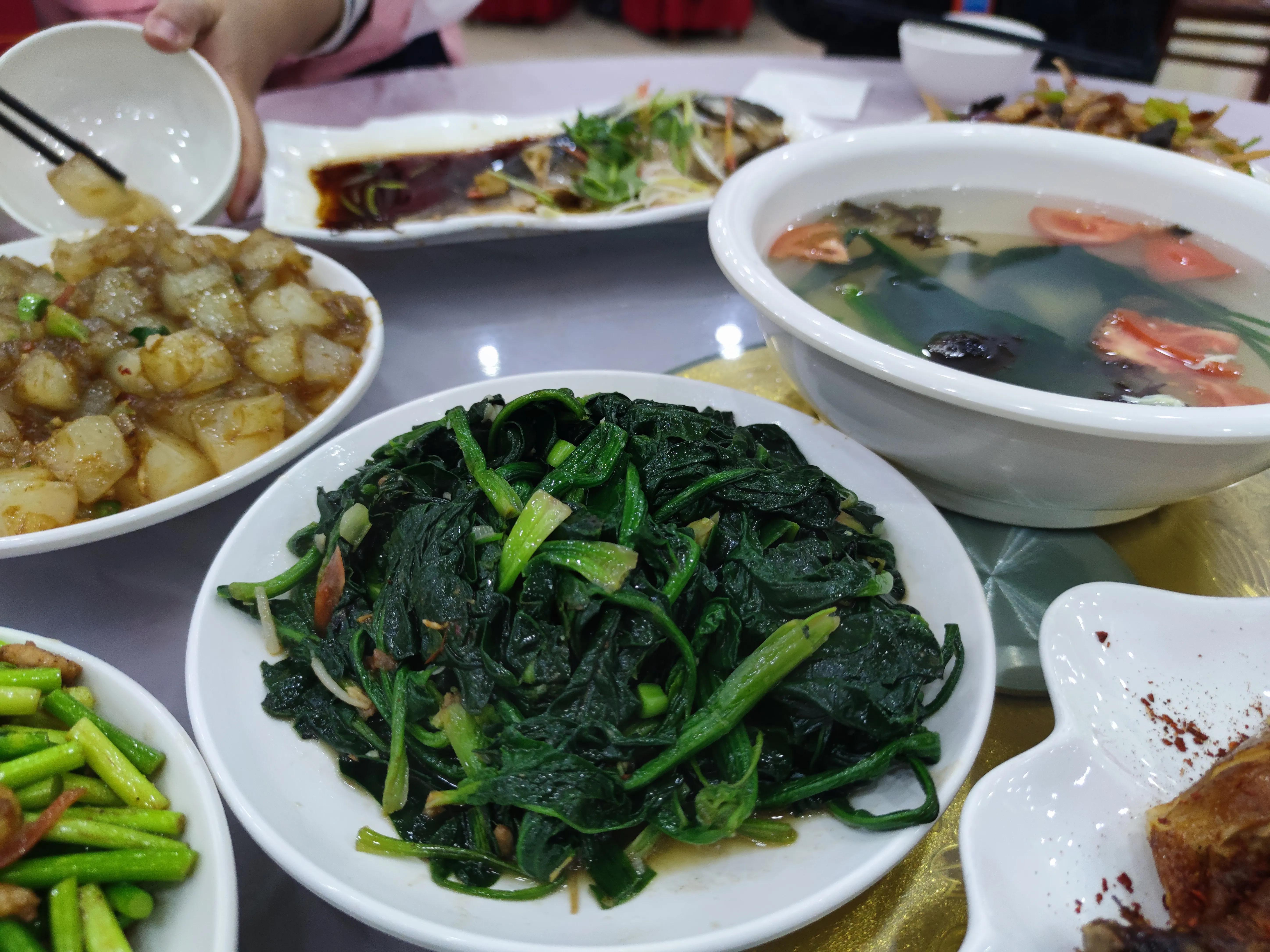 东北小伙13元自助餐,东北小伙吃自助餐视频