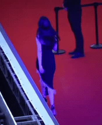 热巴腰臀比礼服,热巴最新造型腰臀比