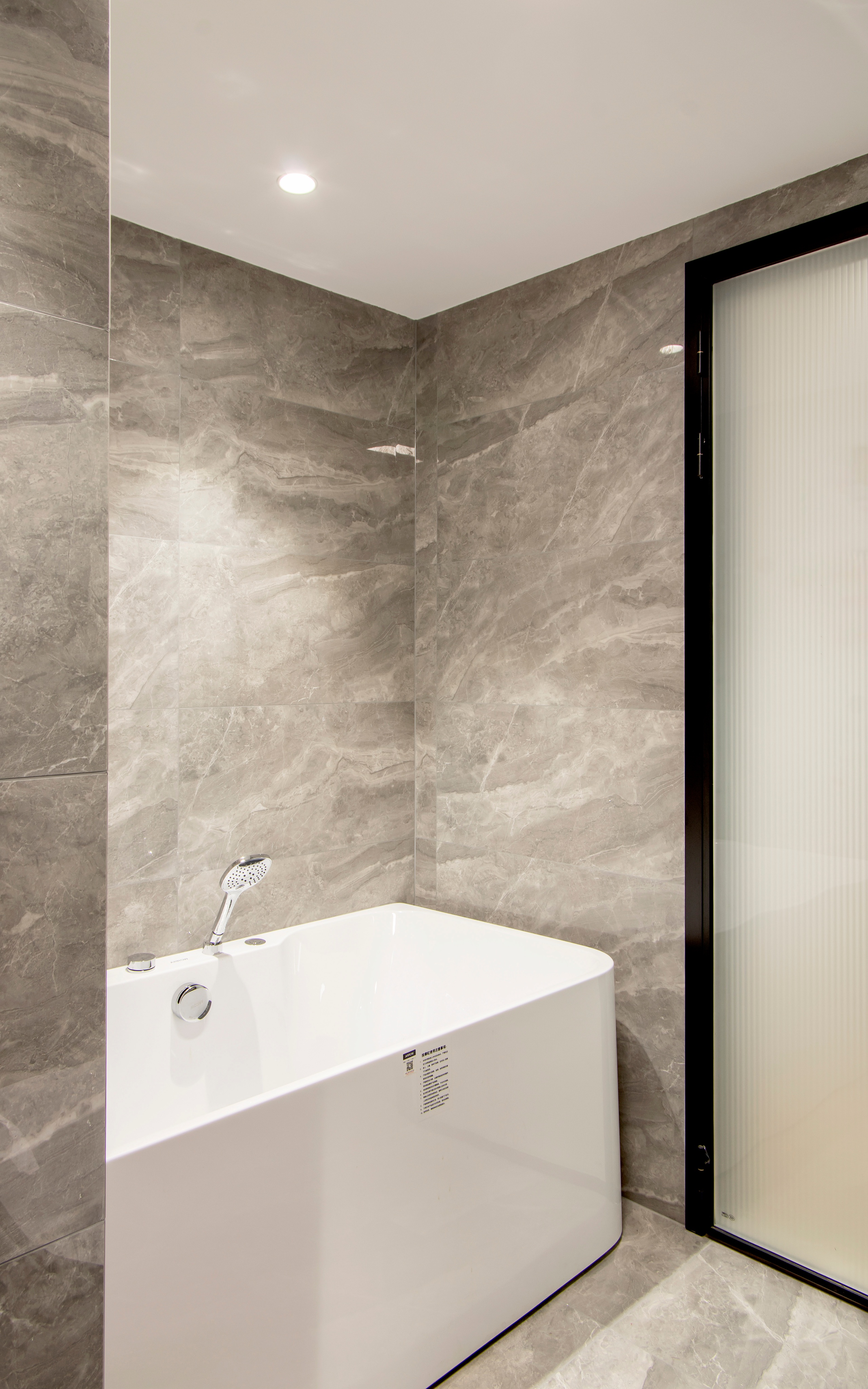 浴缸进水和排水预留尺寸图,浴缸预埋水管预留尺寸示意图