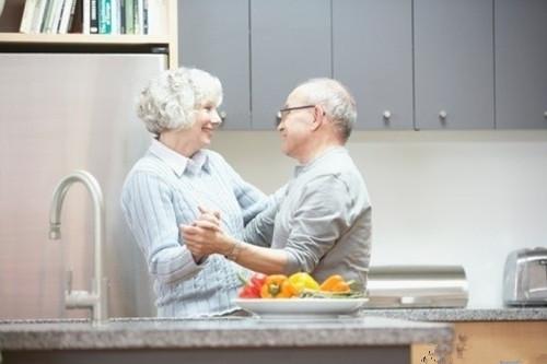 要想夫妻感情好睡前必做四件事,夫妻最好的相处模式睡前谈心