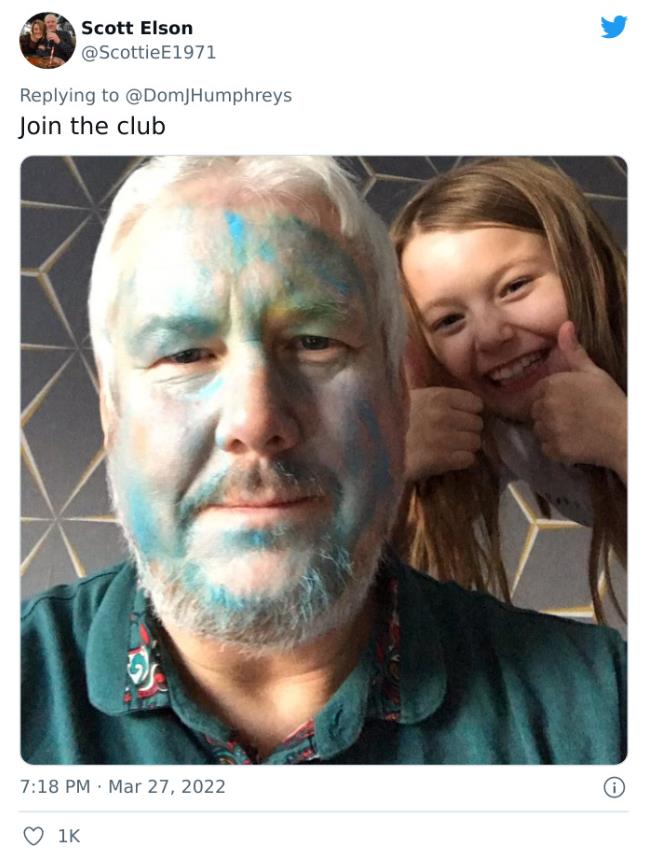 盘点女儿给爸爸的化妆技巧,外国女儿给老爸化妆