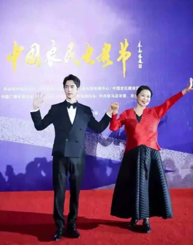 倪萍黑裙,62岁倪萍现身飒气扬雄十足