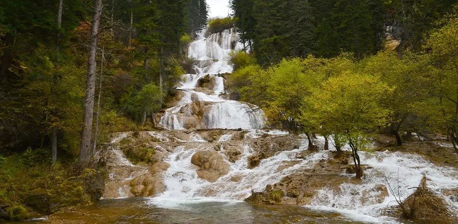 瀑布一泻千里的壮观景象,大自然奇观的十大瀑布