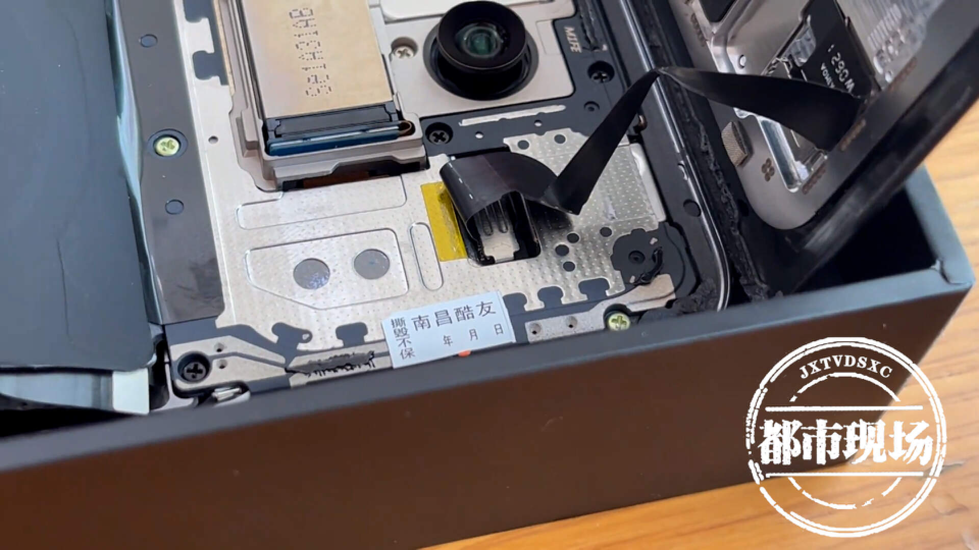 小米手机电池鼓包充电没反应,小米2年电池鼓包了能保修吗