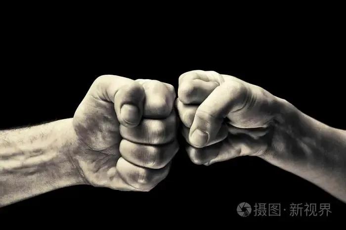 他说：一个自学生的成长方式是与社会直接接轨找到自己的成长方向