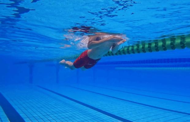 老年人学蛙泳收腿不到位怎么办,蛙泳什么时候收腿比较好