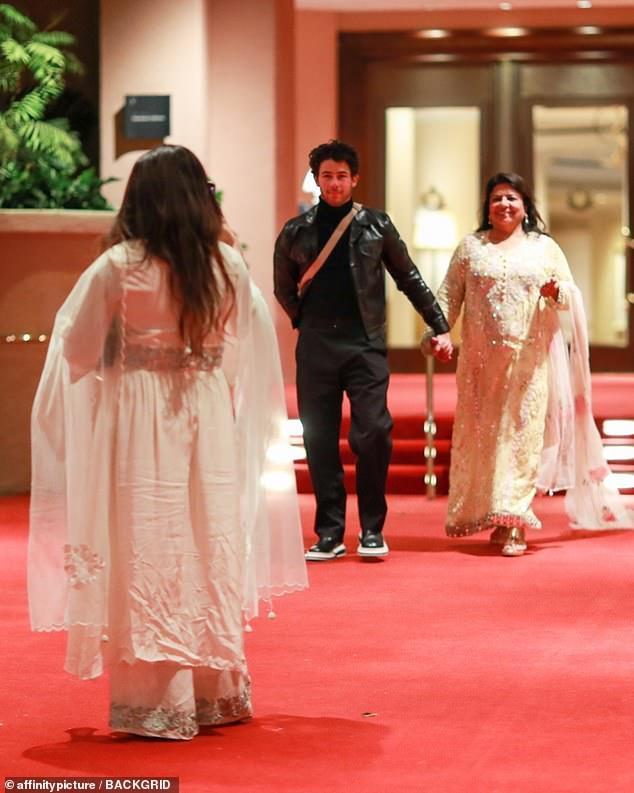 印度漂亮女明星朴雅卡乔普拉,印度女星朴雅卡家庭背景