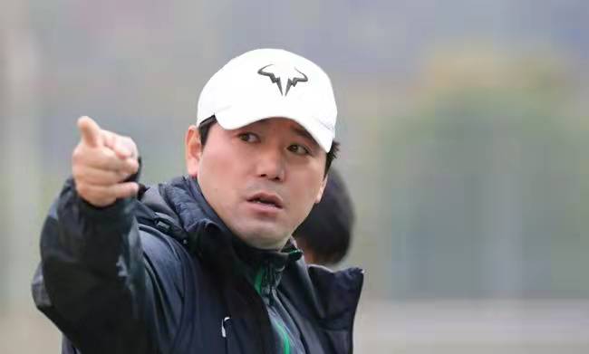 军营里走出的中场指挥官，健力宝球员系列四小天鹅之大将隋东亮