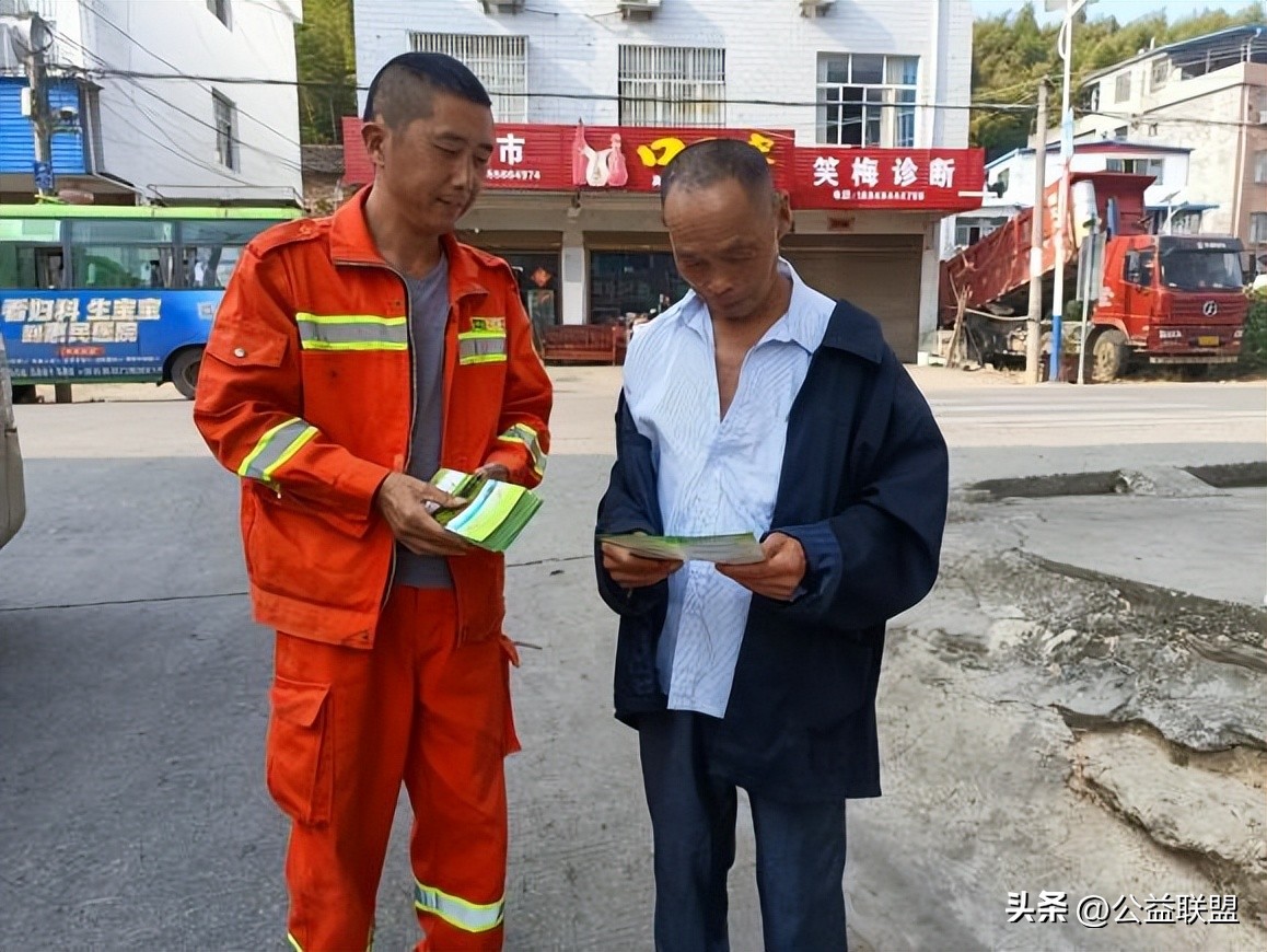 鞍山森林防火人人有责,森林防火宣传进农村大集