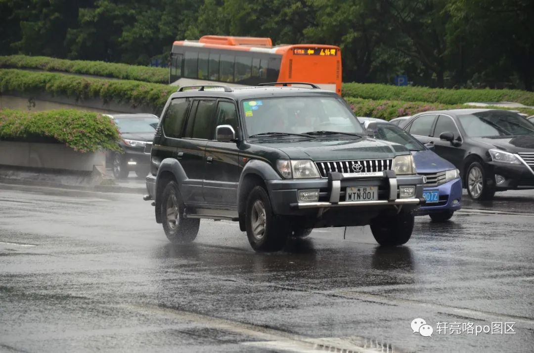 02日产蓝鸟,02式车牌超跑