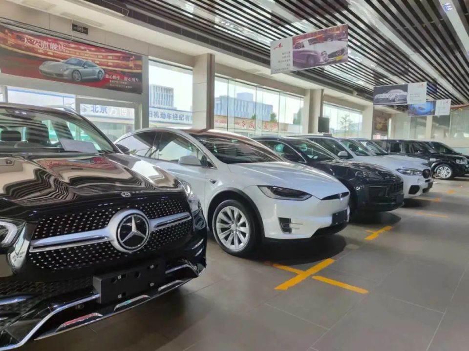 二手车商卖一辆车赚多少钱,做二手车车行一年亏了30万