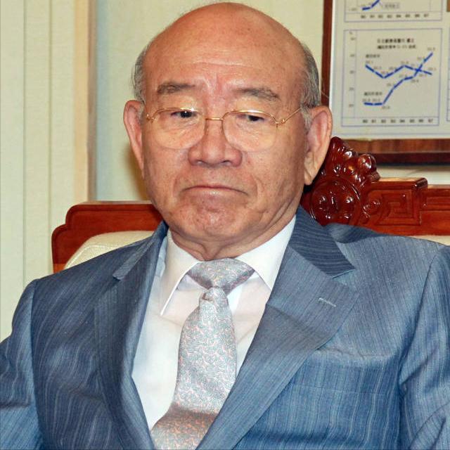 玩弄女明星、割小三子宫、贪污12亿元,韩国前总统一家多疯狂?