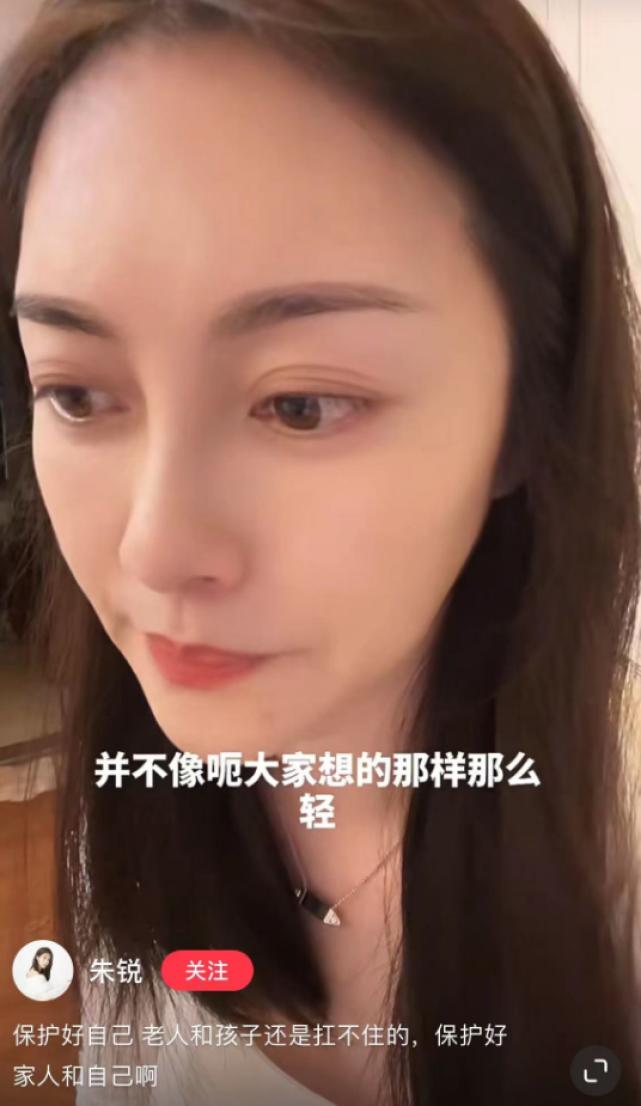 童星关凌感染新冠，自曝持续高烧嗓子哑到失声，还没有食欲脸通红