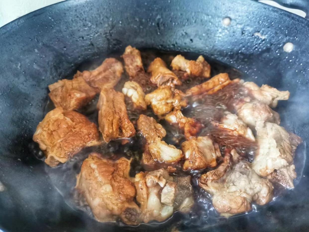 秘制私房红烧排骨做法吃过还想吃,经典红烧排骨的正宗做法