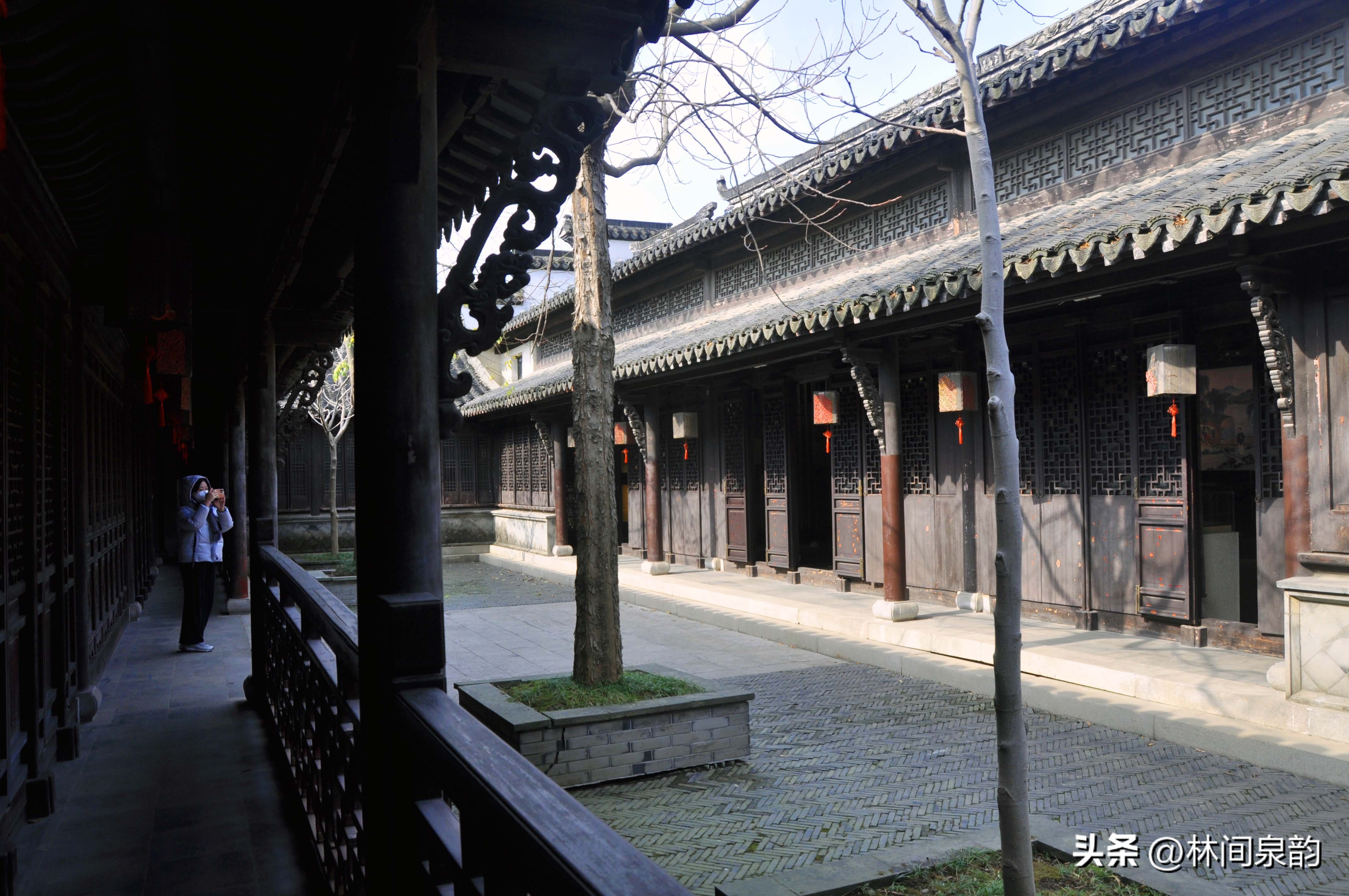 有“南瞿北杨”之称的“铁琴铜剑楼”,为古里镇平添浓浓书香仁风