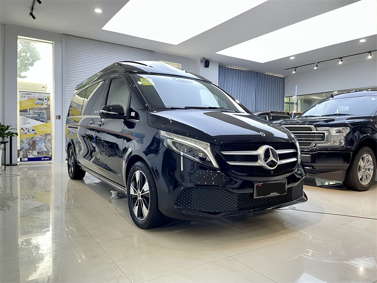 奔驰v260七座商务车操作与使用,奔驰V260L改款