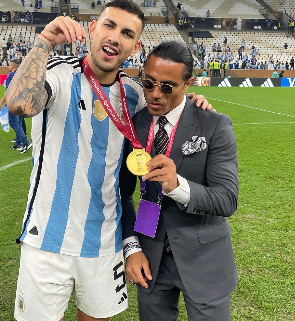 撒盐哥蹭梅西,撒盐哥亲吻姆巴佩