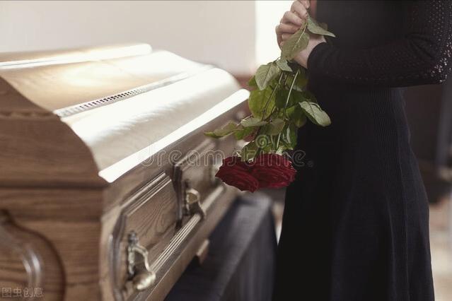 诡秘真相故事：丈夫送了我一支口红，我隐隐觉得不对劲，转送闺蜜