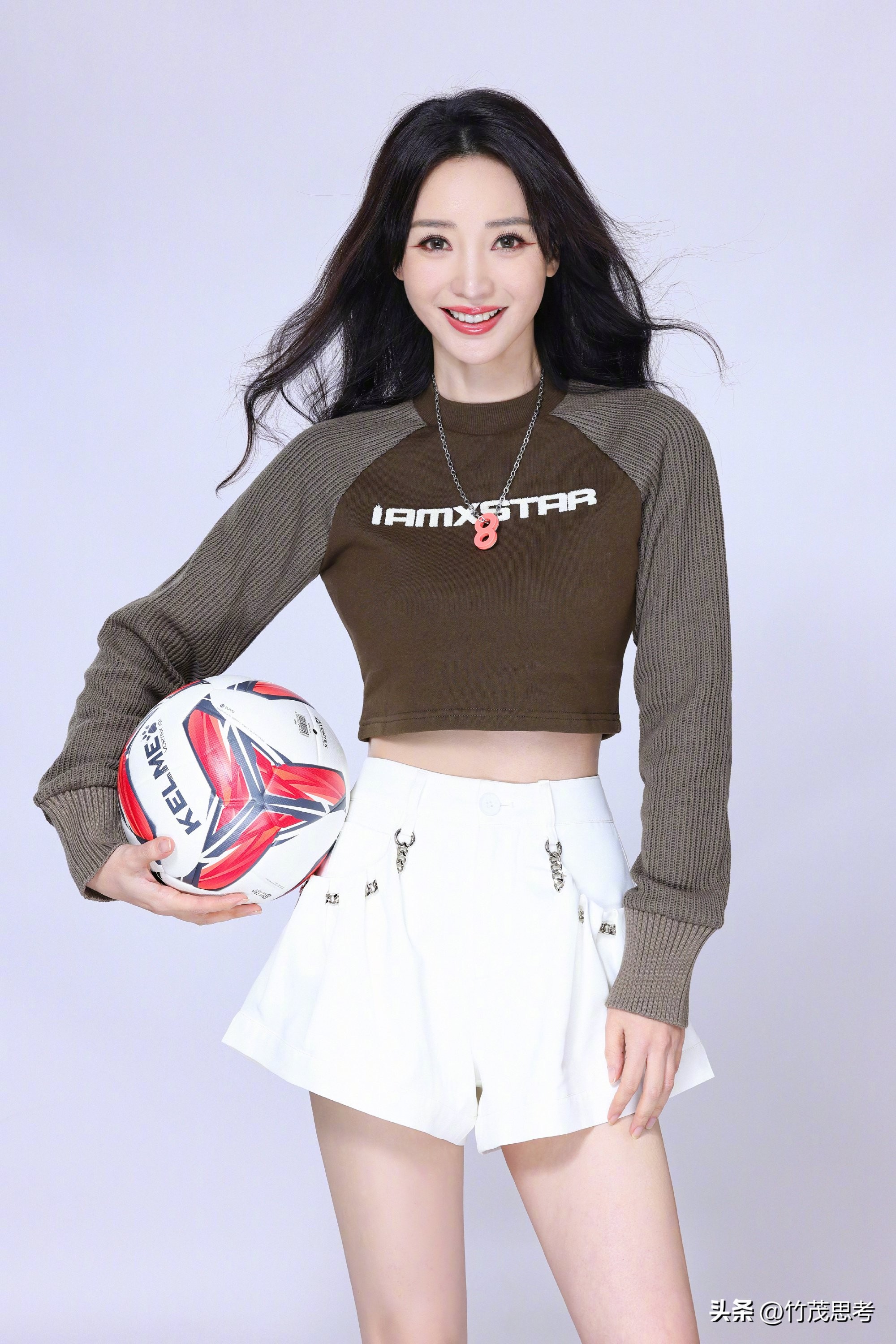 柳岩世界杯足球宝贝,柳岩变身足球宝贝