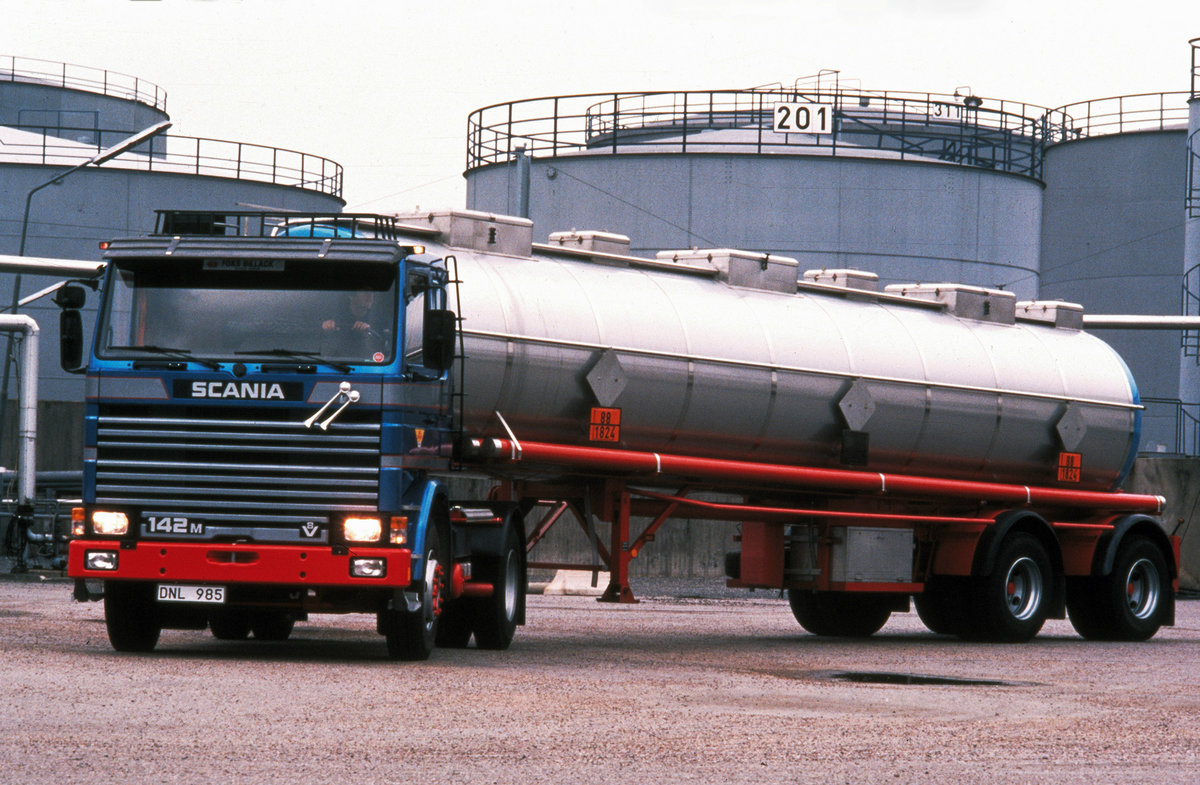 53周岁生日快乐！揭秘斯堪尼亚V8发展史，公路之王如何步步加冕？