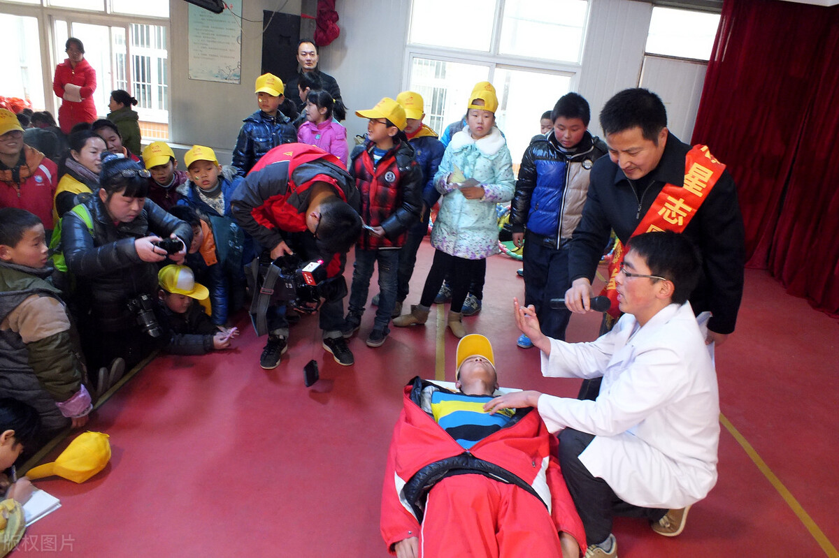 初中毕业可以上卫校学药剂吗,初中毕业职业学校看不看分数