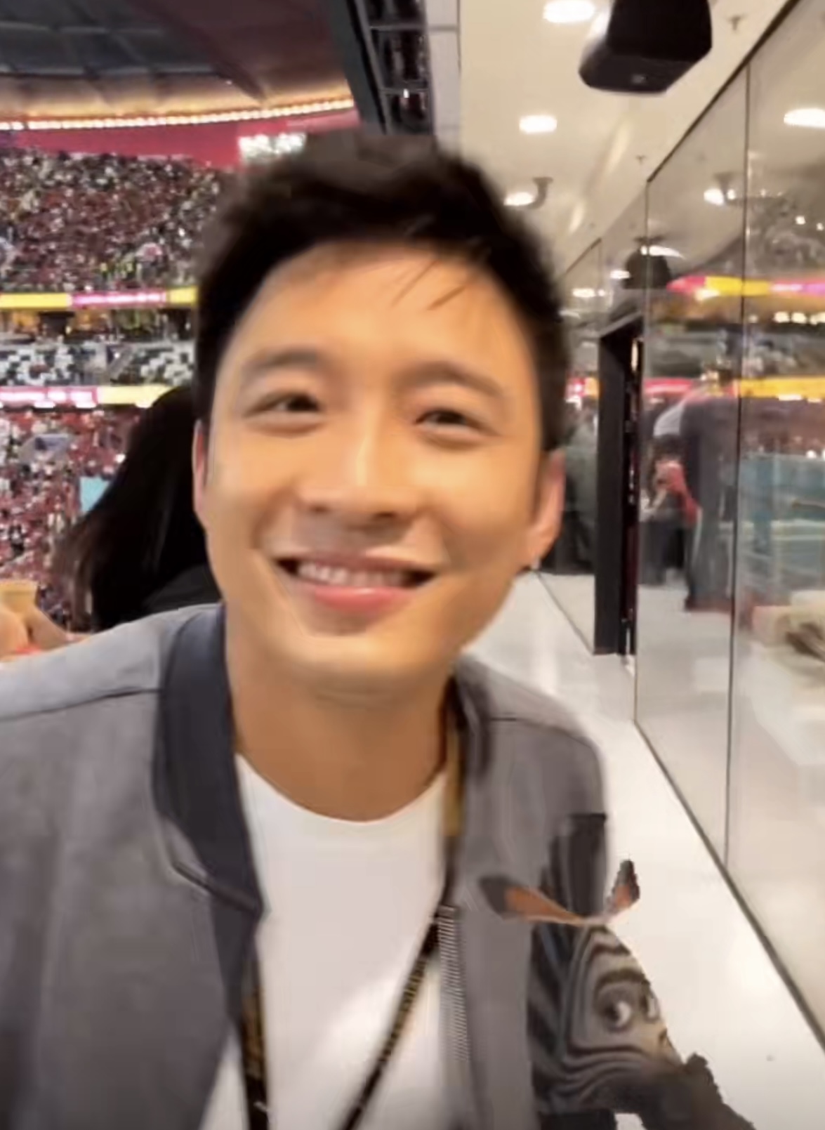 霍启山探望足球,霍启山卡塔尔视频