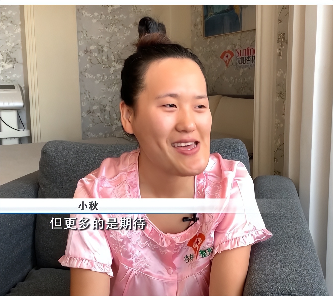 东北“歪脸”女孩整形成大美女，拒绝当网红，只想回山村当教师