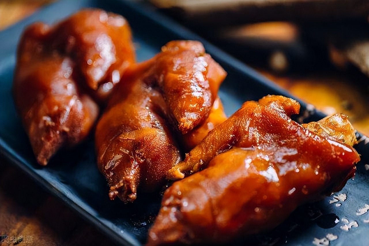 肉蔻白蔻和豆蔻这几种香料的功效,豆蔻和白豆蔻是一种香料吗